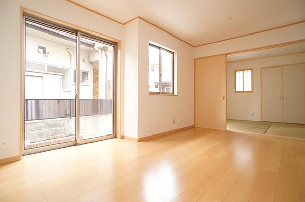 Living. LDK stuck to the open feeling and daylighting