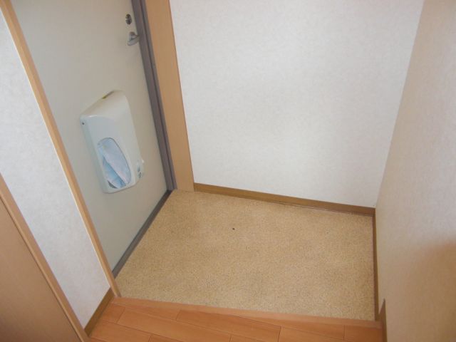 Other room space. It is relatively debut of entrance in 1K. 