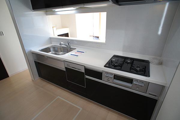 Kitchen. Indoor (11 May 2013) Shooting 1 Building