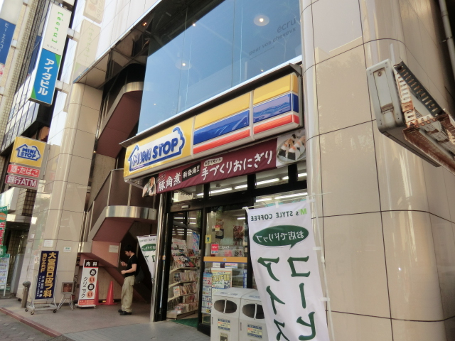 Convenience store. MINISTOP up (convenience store) 89m