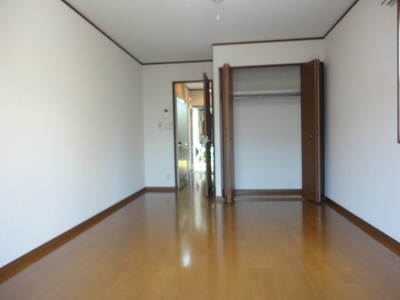 Living and room. Wide 8 tatami rooms