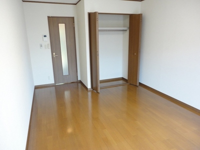 Living and room. Wide 8 tatami rooms