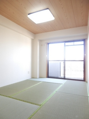 Living and room. 8 quires Japanese-style room