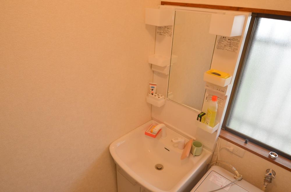 Wash basin, toilet. Indoor (July 2013) Shooting