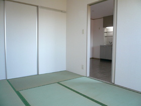 Living and room. Settled rather than Japanese-style room.