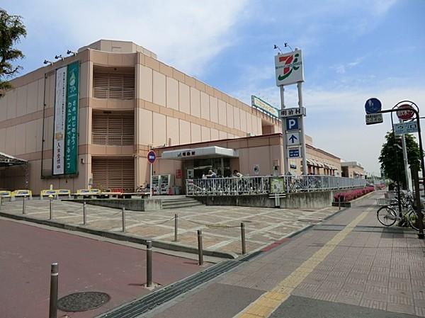 Supermarket. 480m to Ito-Yokado Omiya