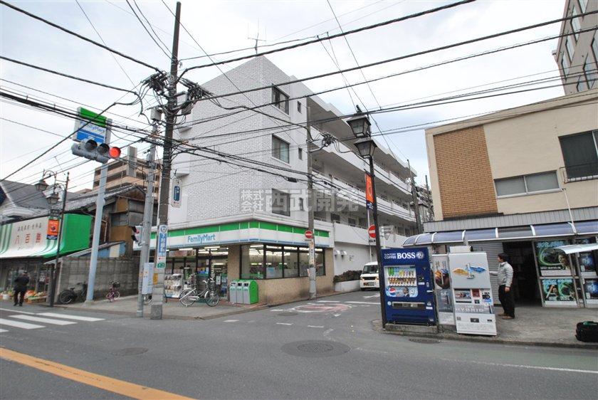 Convenience store. 500m to FamilyMart