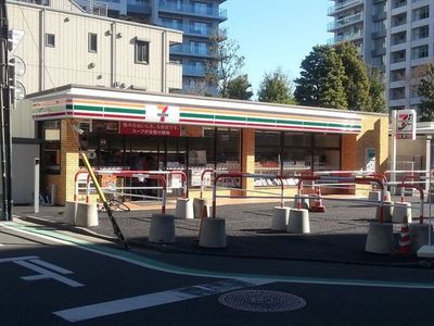 Convenience store. 170m to Seven-Eleven (convenience store)