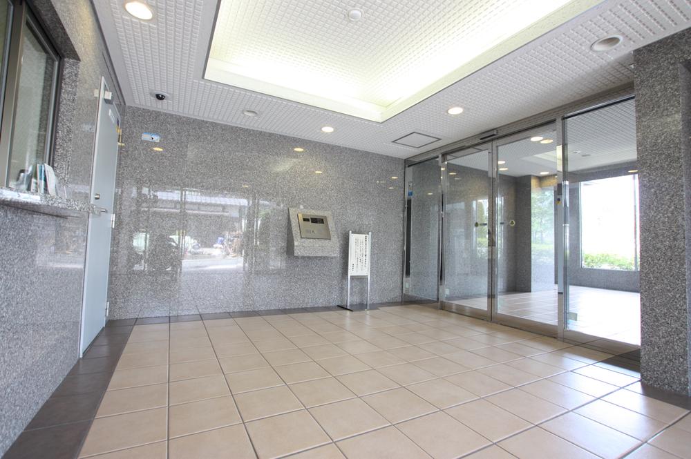 lobby. auto lock