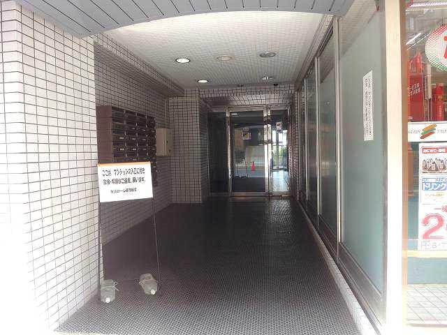 Entrance.  ◆ There is auto lock Common areas