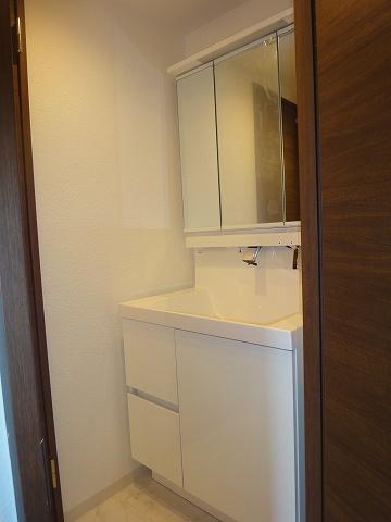 Wash basin, toilet.  ◆ New exchange already