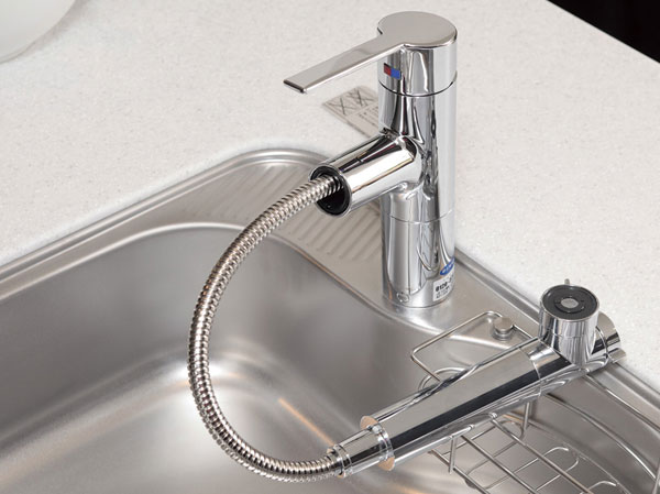 Kitchen.  [Water purifier built-in shower faucets] Adopt a water purifier built-in shower faucet with a convenient pull-out head to clean the sink. (Same specifications)