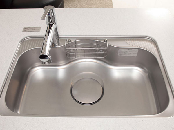 Kitchen.  [Large sink of low-noise specification (W800)] Adopt a large pot also washable large sink. Low-noise specifications that bounce sound of water also reduces the. (Same specifications)