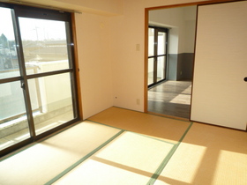 Living and room. Japanese-style room 6 quires ・ With alcove