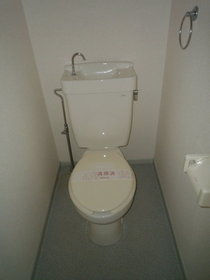 Toilet. bus ・ It is another toilet