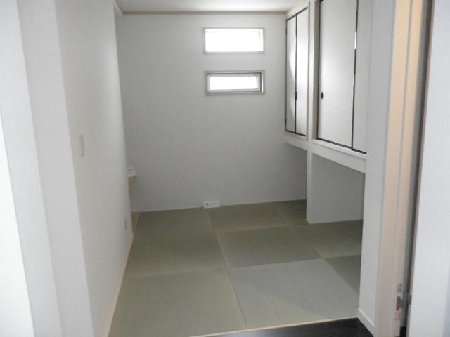 Other introspection. Tatami corner of the kitchen next to. Tsukaimichi such as playground for children is the variety. 