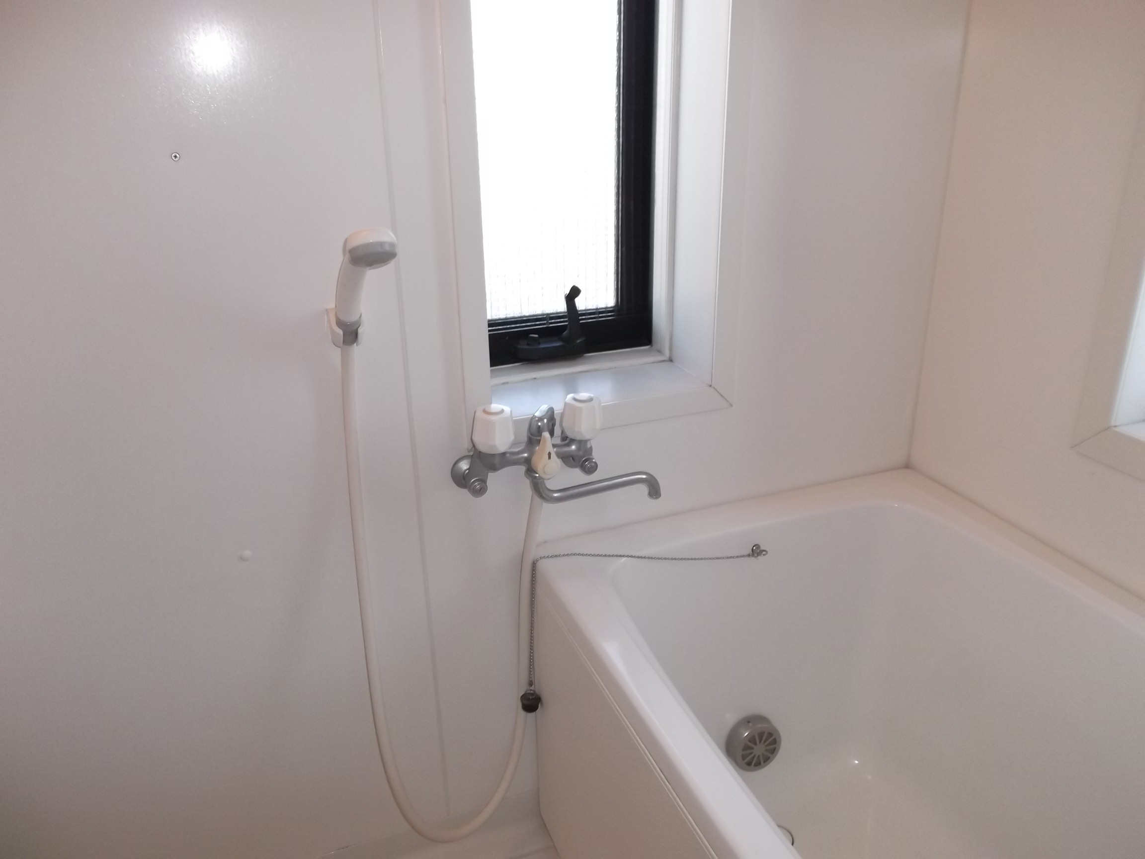 Bath. Reheating function with bathroom ・ Window there