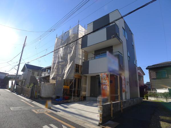 Local photos, including front road. Local (12 May 2012) shooting