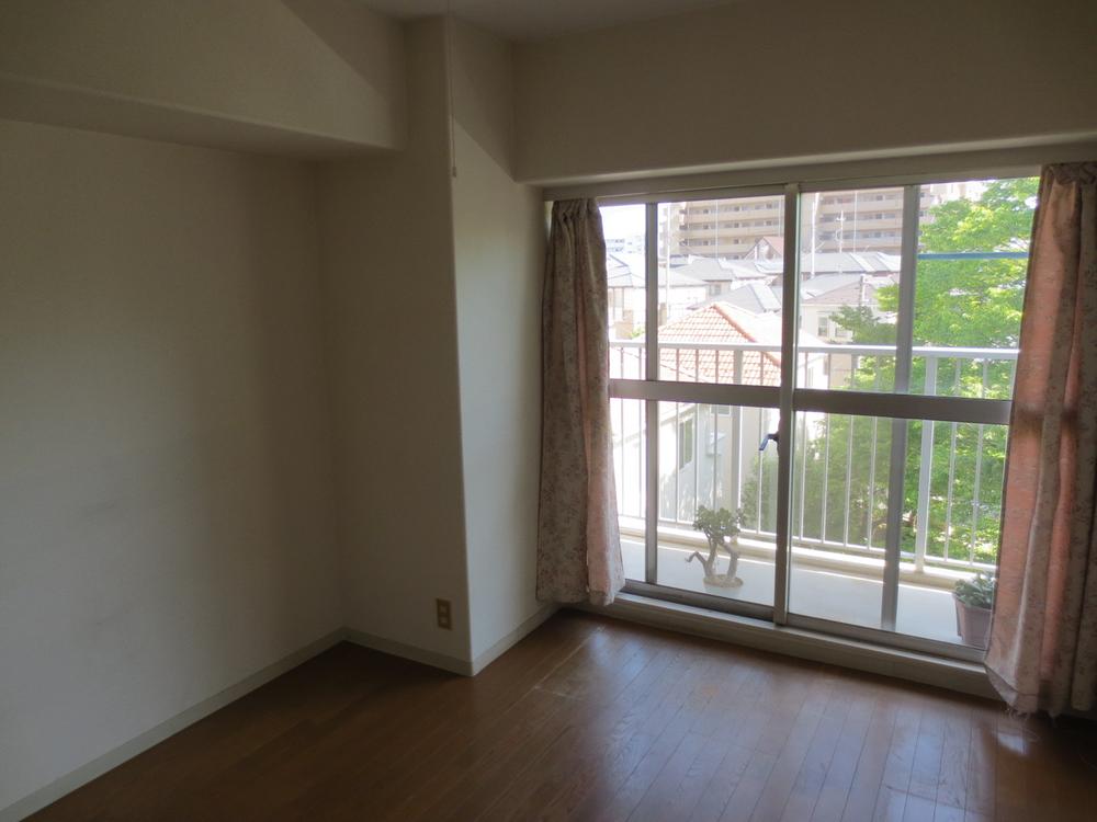 Non-living room. Room (May 2013) Shooting