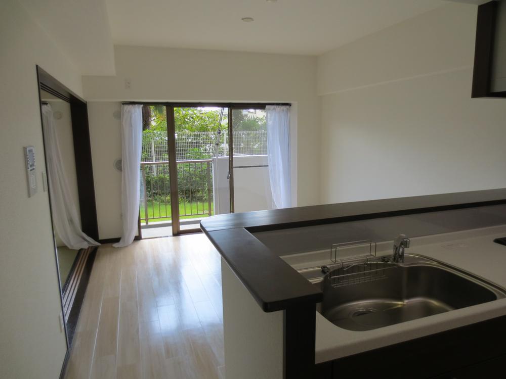 Living. Local (11 May 2013) Shooting