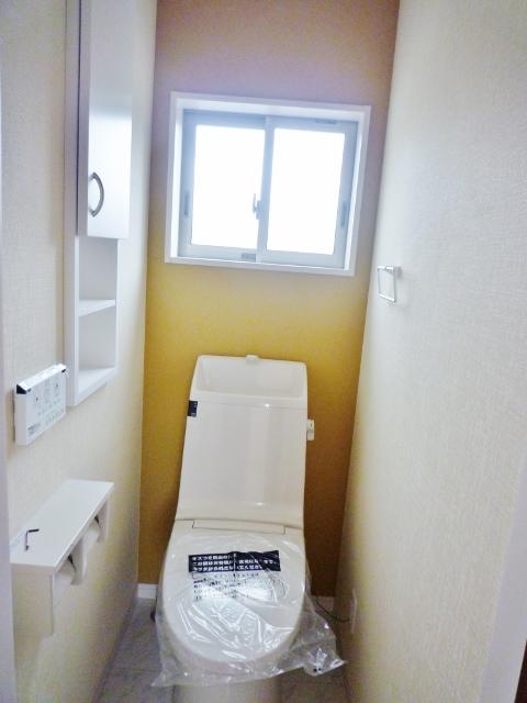 Toilet. It does not have even forgotten preparation of cleaning toilet that made it possible to with with storage in a conventional about half minutes or less! ! It is very convenient and there