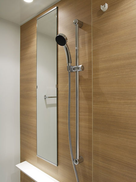 Bathing-wash room.  [Shower slide bar & anti-fog mirror] From children to the elderly, It has established a slide bar that can be fixed the shower head to the easy-to-use height of your own. (Model Room: Superior S-70O type)