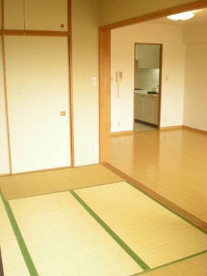 Living and room. Japanese-style room 6 tatami