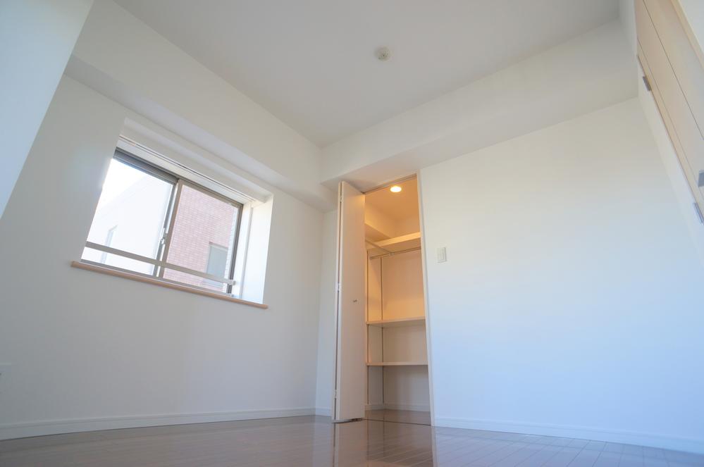 Non-living room. Indoor (12 May 2013) Shooting