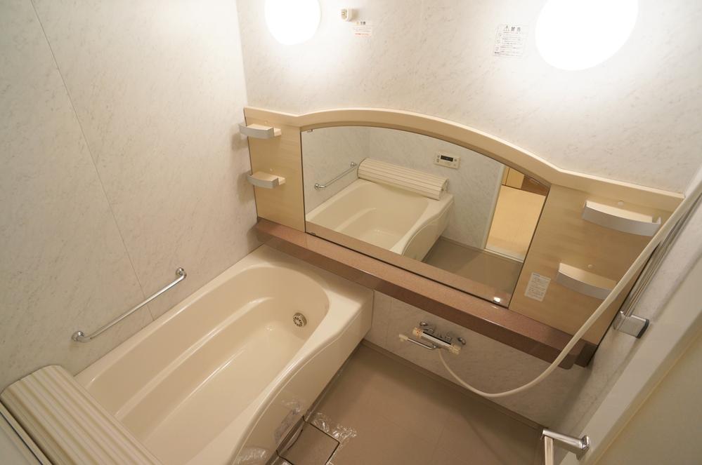 Bathroom. Indoor (12 May 2013) Shooting