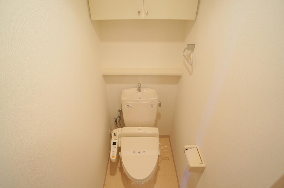 Toilet. Indoor (12 May 2013) Shooting