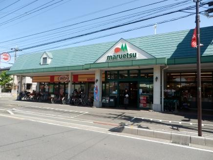 Supermarket. Maruetsu a 10-minute walk There is also a 100 yen shop. A 10-minute walk