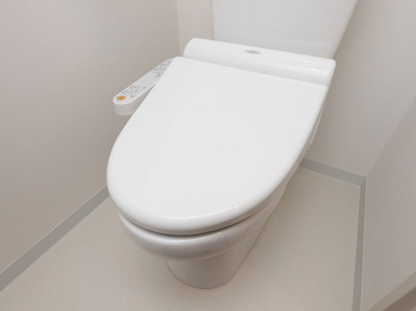 Bathing-wash room.  [Washlet toilet] Water-saving ・ Equipped with a toilet with hot water cleaning function which was also consideration to a power-saving. Heating toilet seat, Also substantial comfortable performance such as deodorizing function.
