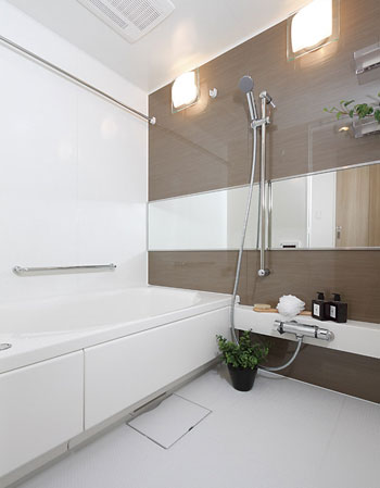 Bathing-wash room.  [Bathroom] In addition to the functionality of such Otobasu (semi-automatic) and bathroom dryer in the bathroom, It is a comfortable design to heal tired of every day that were considered to safety, such as low-floor bathtub and bathtub next to the handrail.