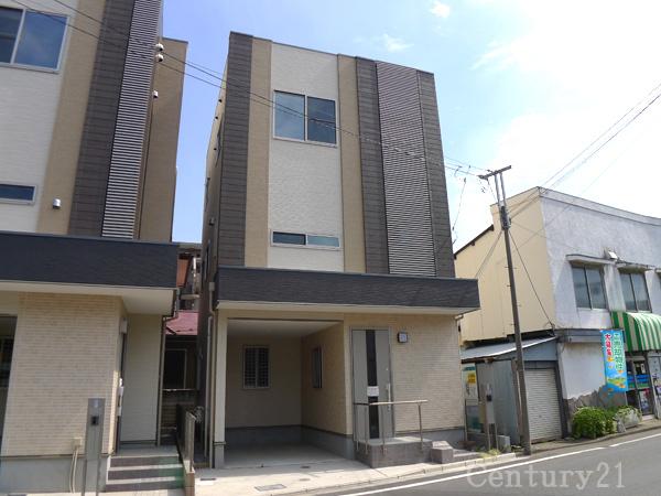 Local appearance photo. Local the built-in garage is protect the important car (June 2013) Shooting 1 Building