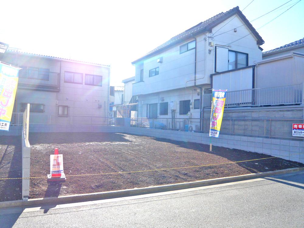 Local photos, including front road.  ・ Local (January 2014) Shooting ・ 45 square meters land appeared without conditions!  ・ 6m along the public roads! 