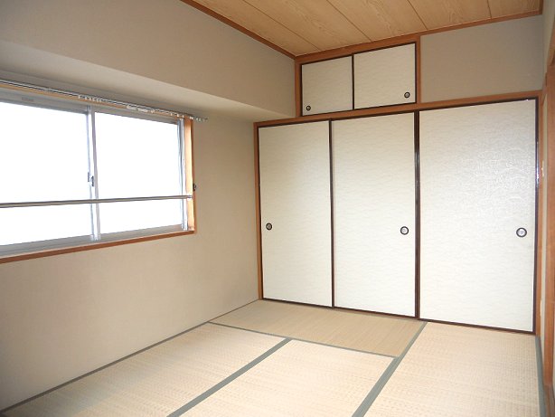 Other room space. Bright 6 Pledge of Japanese-style room facing the west balcony