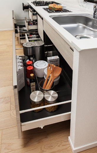 Kitchen.  [Bull motion function with slide kitchen] Storage of kitchen is also easy to take out the back of the thing slide type. Slowly closes with Bull motion function.