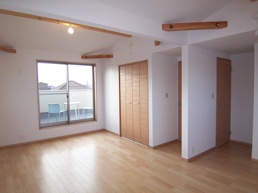 "Partition support of the living room," the third floor of the living room is, It is also a partition response plan that can be used as one large room even as a two-room according to the family structure. 