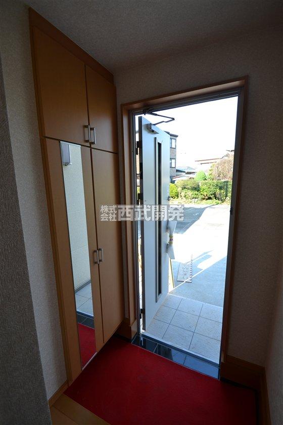 Entrance. 1 Building entrance