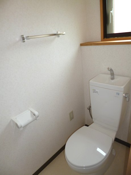 Toilet. Pat toilet bright ventilation have windows