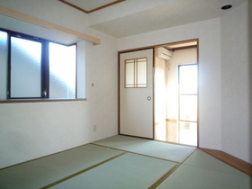 Living and room. Japanese-style room as seen from the storage compartment side.
