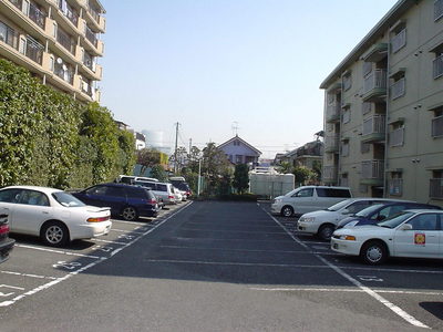 Other common areas. On-site parking 7,350 yen / Monthly fee