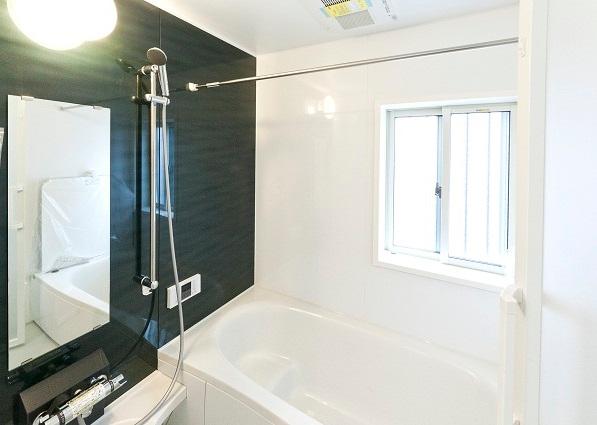 Bathroom. Leave a comfortable bath time and spacious (14 Building). 