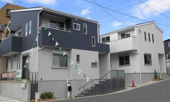 Local appearance photo. Unique roof shape an impressive appearance. You can preview the building! It is immediately Available. 