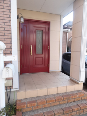 Entrance. Stylish red entrance door