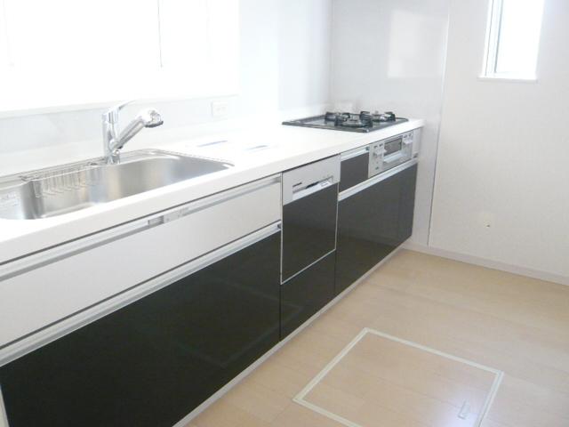 Kitchen.  ◆ With built-in dishwashing! System kitchen! 