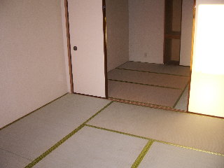 Living and room. Is Tsuzukiai of Japanese-style room. 