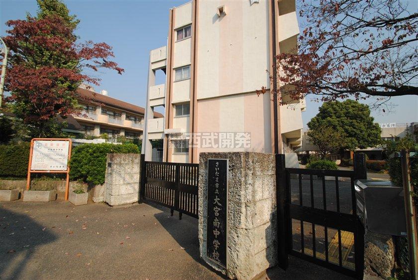 Junior high school. 800m to Omiya Minami Junior High School