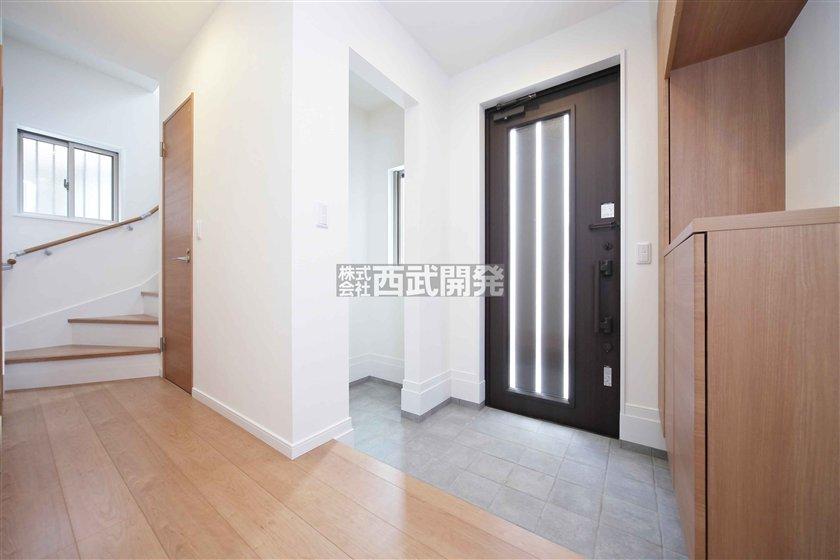 Entrance. Entrance (June 2013) Shooting