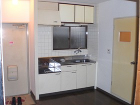 Kitchen. Two-burner gas stove installation Allowed, A window kitchen